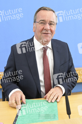 Bundespressekonferenz Neuer Wehrdienst in Berlin